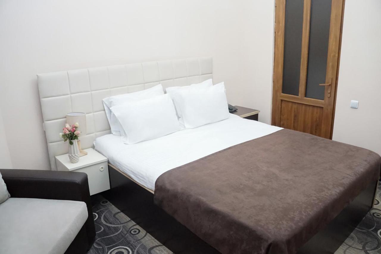 Nor Yerevan Hotel Exterior photo